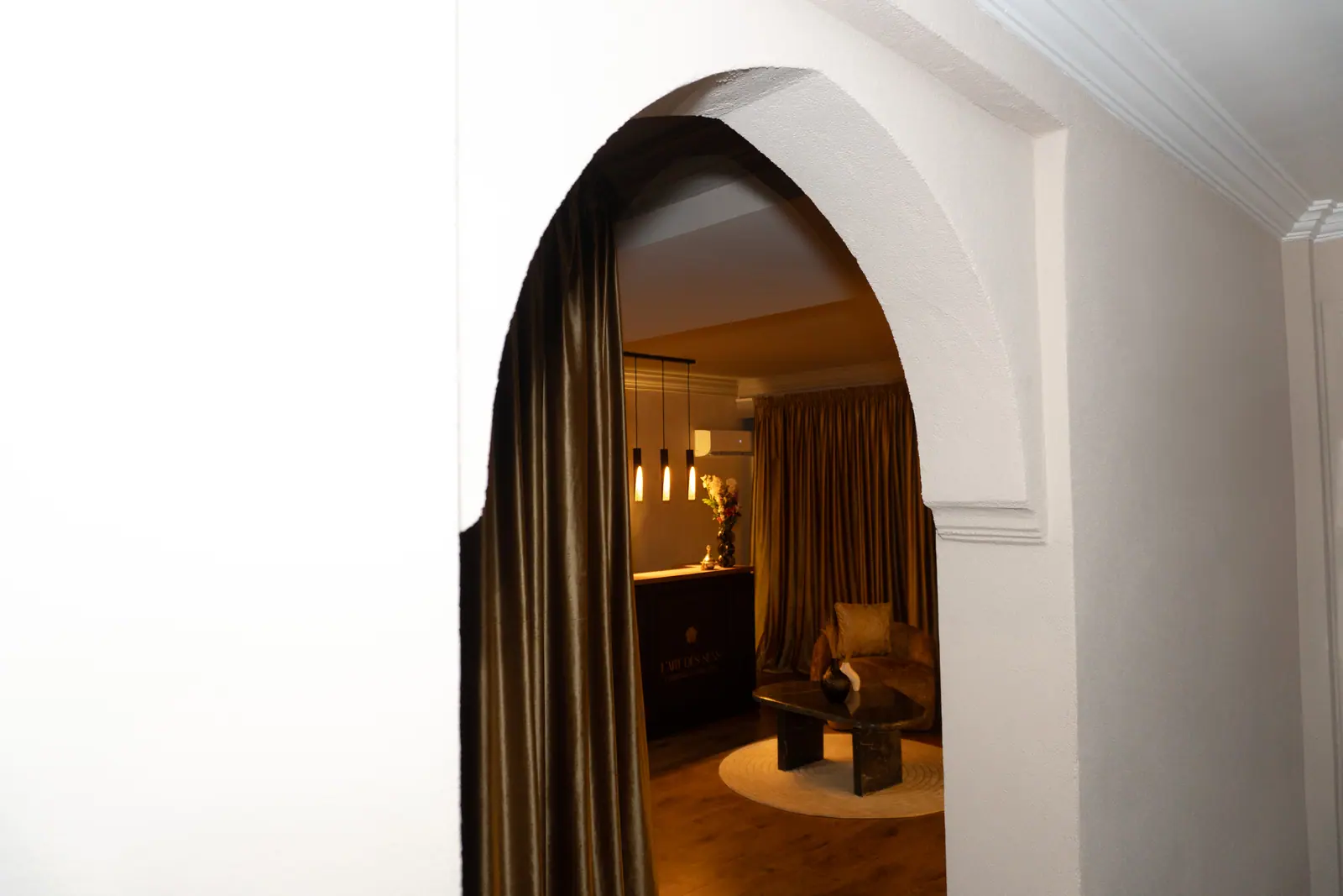 Entrée et arche de l’institut L’Art des Sens à Marrakech